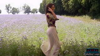 Busty ฮังการี MILF รุ่นจะได้เปลือยกายวาดและดูความร้อนแรงของเปลือยเปล่า