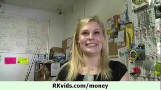 ���रम तरुण मुलगी आम्हाला तिच्या संभोग रोख 10