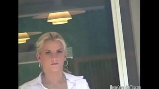 Sexy blonde amin&#039;ny lehibe voajanahary boobs fucks ny olon-tiany ny farihy