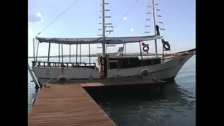 Ыстық латынамерикалық аққұбалар трахается в жопу ашық ауада көпірінде