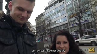 HUNT៤K។ហិនទ័រលោភលផឹ Jocelyne Z នៅលើ Vaclav របស់ការ៉េនៅក្នុង Prague