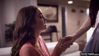 Adolescente muda rapidamente, o horário da reunião da data de sua sis tem com uma garota que conheceu on-line.Ela altera-se para olhar como ela sis e mostra-se ifo datas de sua casa.Ela manipula a menina a fazer sexo